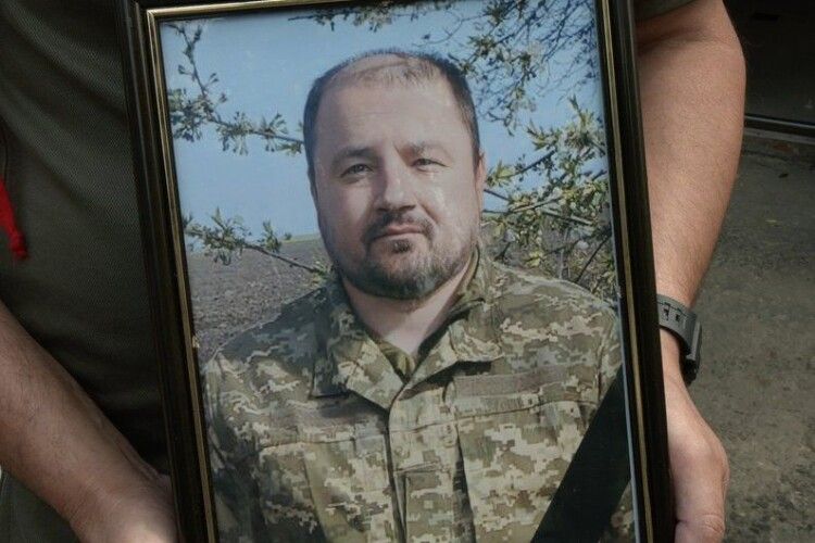 Просять присвоїти звання Героя України військовому, на похорон якого викликали криміналістів