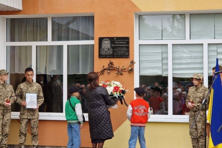 У Луцькому районі відкрили меморіальну дошку полеглому Герою