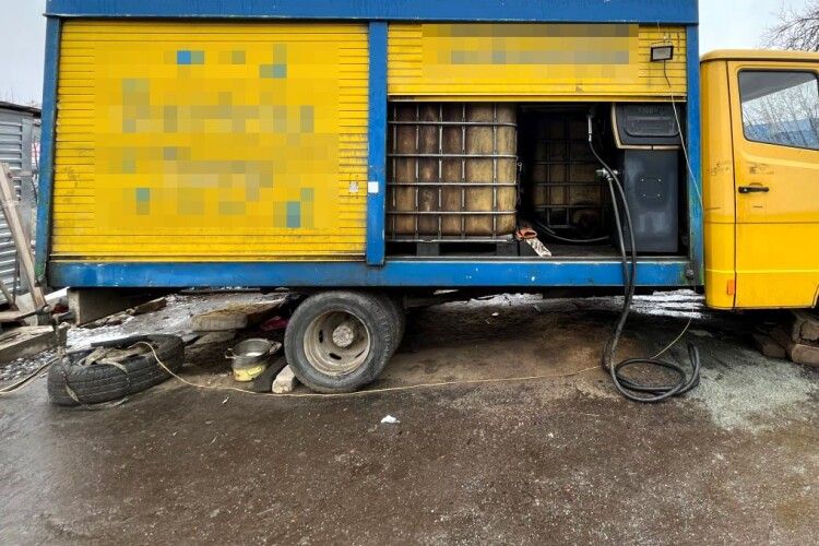 У Рівному викрили підпільні міні-заправки