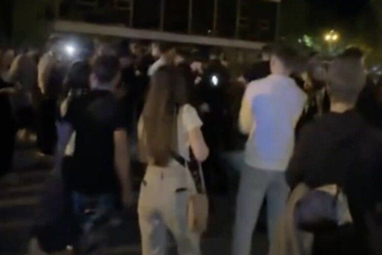 У центрі Луцька сталася масова бійка: поліція затримала 18-річного хлопця 