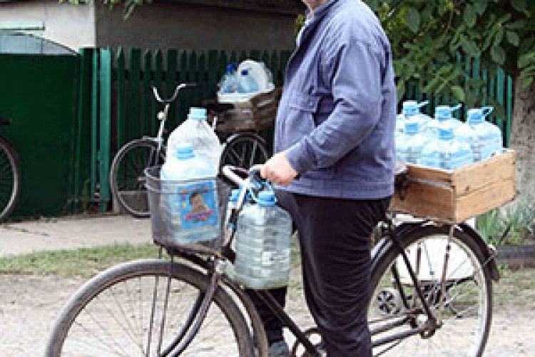 ПО ВОДУ — ЗА 4 КІЛОМЕТРИ