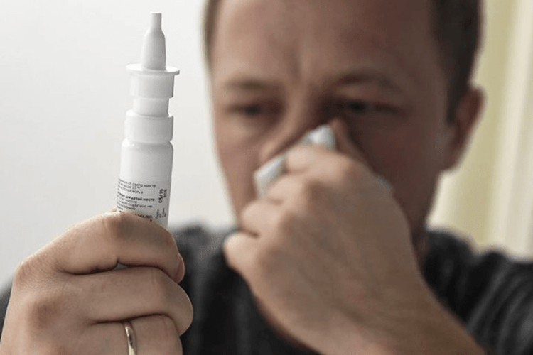 Спрей для носа з вакциною від коронавірусу та грипу розробили Гонконзькі вчені
