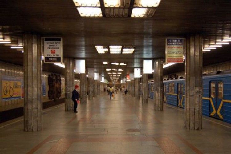 Станція метро «Петрівка» в Києві стала «Почайною»