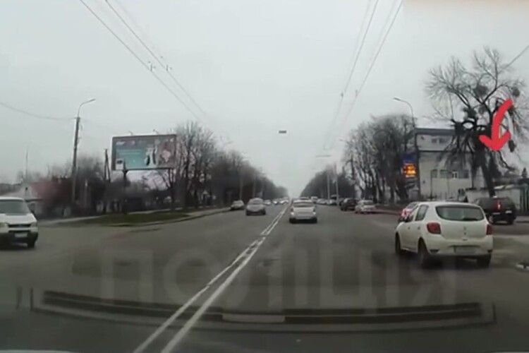 У Луцьку водій, позбавлений прав, порушив ПДР (Відео)