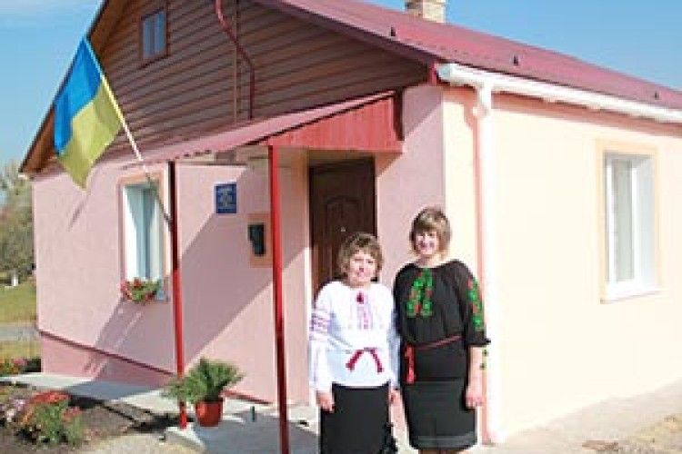 ЗАНЕДБАНИЙ ФАП ПЕРЕТВОРИВСЯ НА «ЛЯЛЬКУ»*