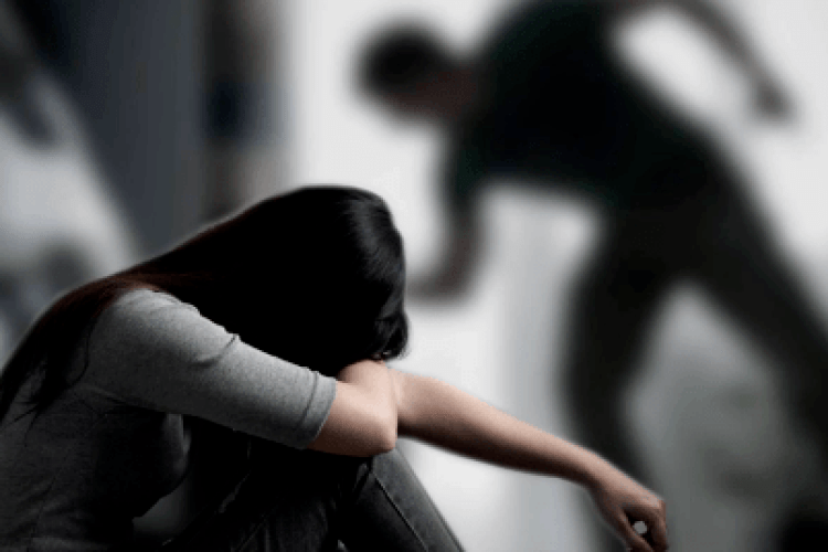 Напав на дівчину, коли вона поверталась з роботи: 16-річного хлопця судили за згвалтування