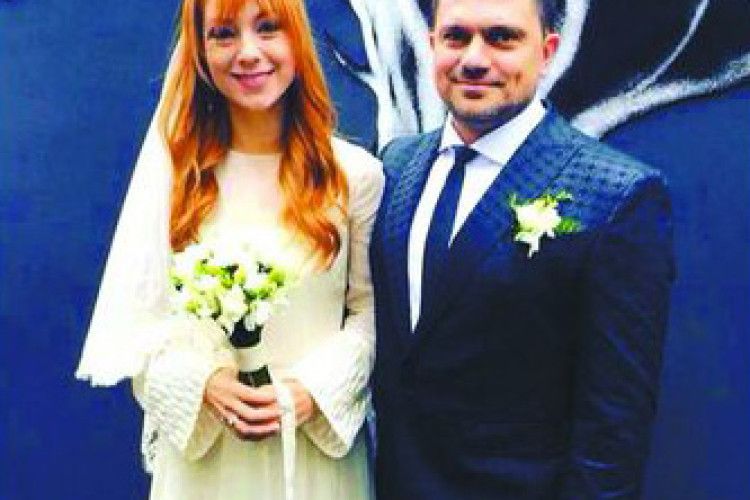 «Все, здавайся»:Світлана Тарабарова вийшла заміж за «Динозавра» (відео)
