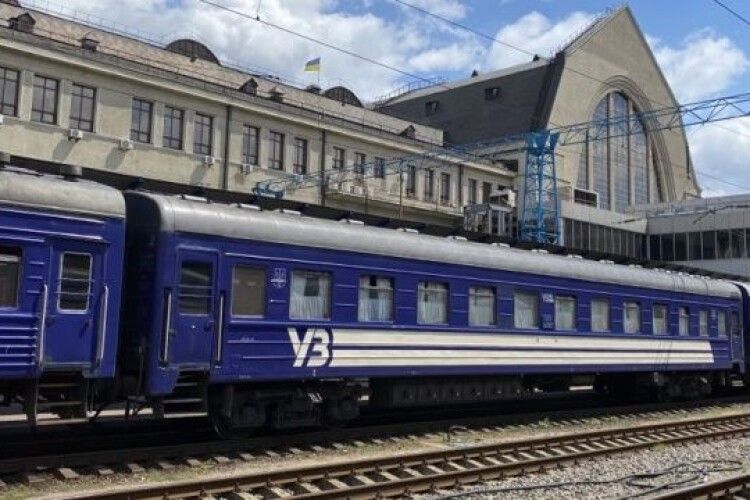 «Укрзалізниця» запустила нові вагони на маршруті Холм — Київ,  що їде через Волинь