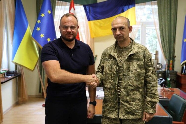 Звільнені з російського полону військові зустрілися з мером Луцька