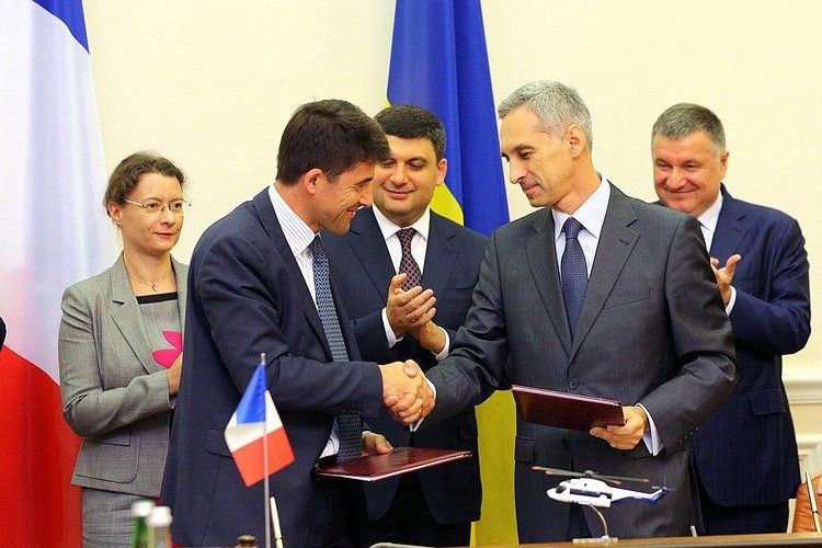 Україна та Франція підписали контракт на придбання 55 гелікоптерів