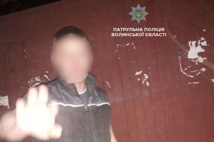 У Луцьку п'яний водій жбурнув у поліцейського каменюку (Відео)