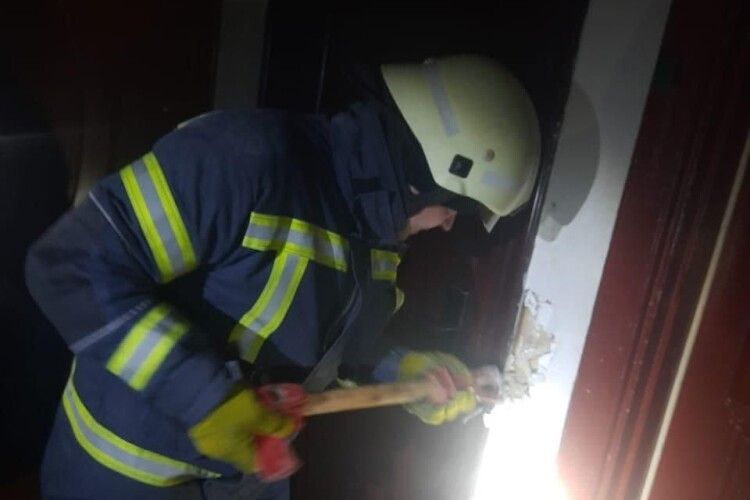 Дві пенсіонерки на Волині не могли вийти з квартир (Фото)