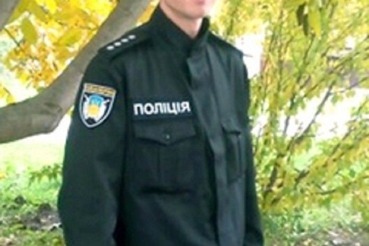 Поліцейський готовий усиновити двох малюків, від яких відмовилася мати