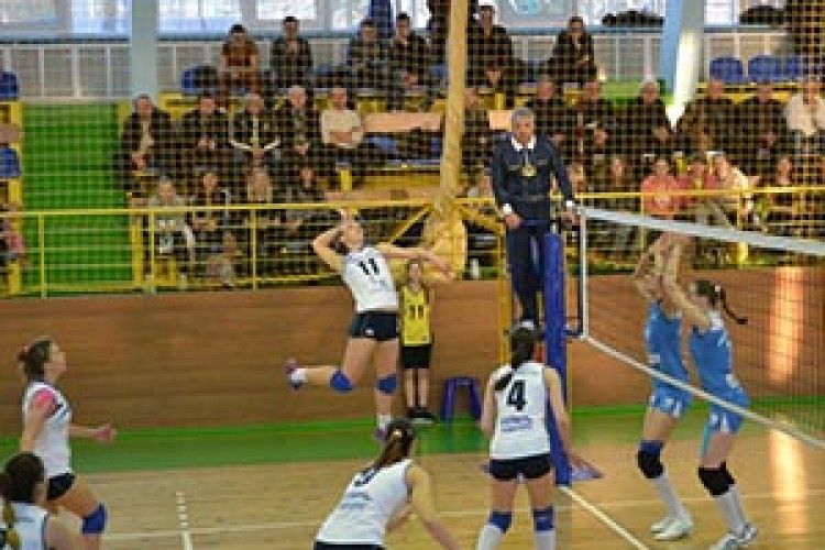 КОНФЛІКТ НА ВОЛЕЙБОЛЬНОМУ МАЙДАНЧИКУ