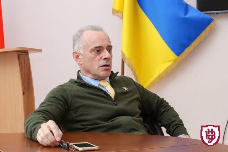 «Я не розумів, наскільки освічені українці», – лектор-волонтер зі США  захоплюється ерудованістю луцьких студентів