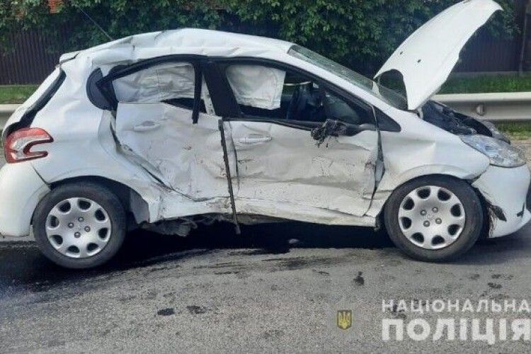 У Луцьку на повороті сталася аварія – постраждала 14-річна дитина (Фото)