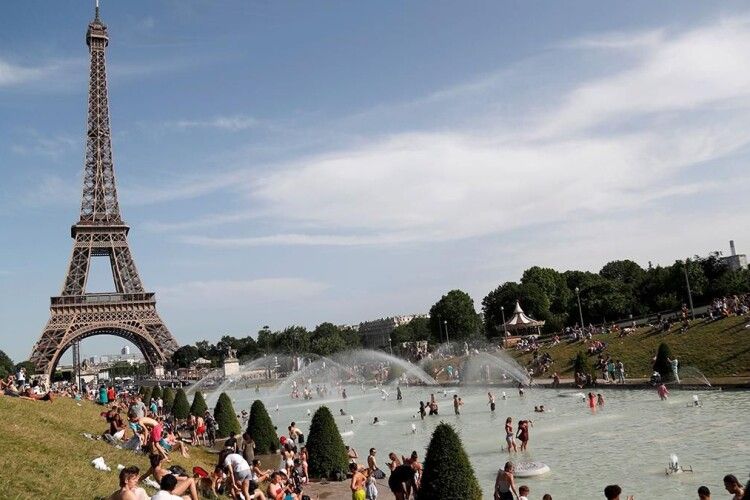 Аномальна спека 41 °C: у Франції ввели «сухий закон» 