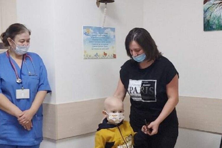 Львівські лікарі допомогли 5-річному хлопчику побороти гостру лейкемію
