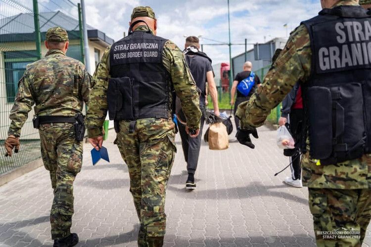 Польща депортувала 15 українців, звинувативши їх в «загрозі громадській безпеці»