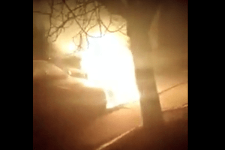 Хто підпалив іномарку у Луцьку? (Відео)