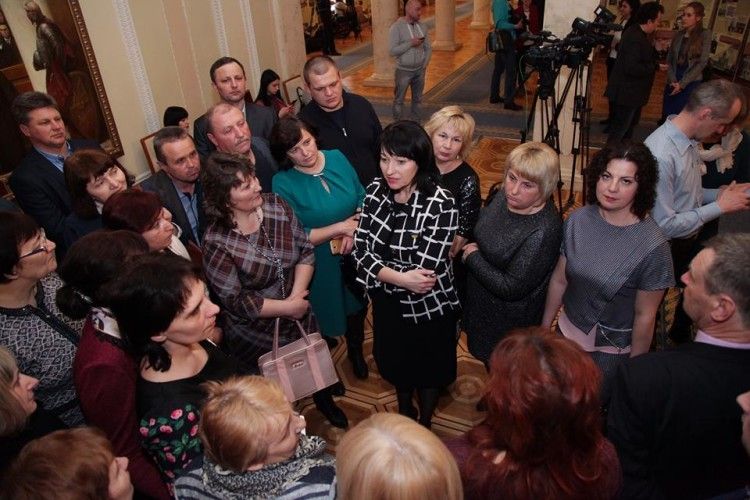 Ірина Констанкевич звозила виборців на екскурсію у парламент