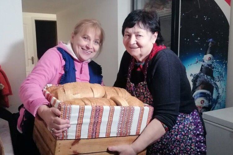 Хто годує 300 людей у Луцьку, коли інші проходять повз (Відео)