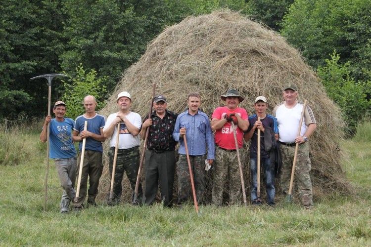 У Цуманській пущі косарі заготовляли духмяне сінце для зубрів, оленів, козуль та лосів