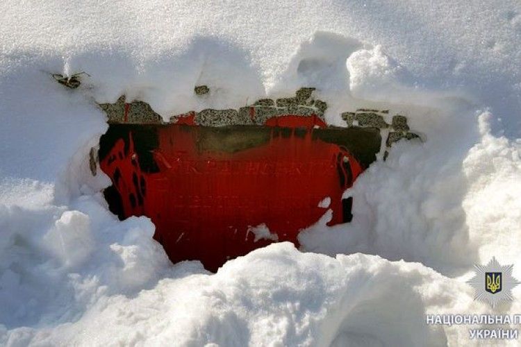 У Харкові вандали облили червоною фарбою пам’ятник героям УПА 