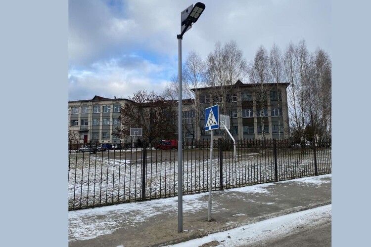 У Камені-Каширському засвітили ліхтарі на сонячних батареях