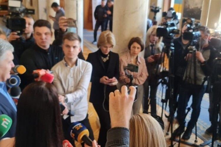 Порошенко закликав запровадити воєнний стан у Донецькій та Луганській областях