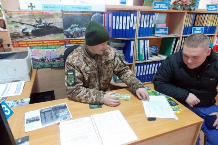 У Здолбунівському районі безробітних агітують йти на військову службу за контрактом