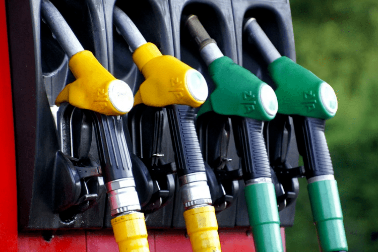 Найближчим часом вартість пального на українських АЗС приємно здивує водіїв  