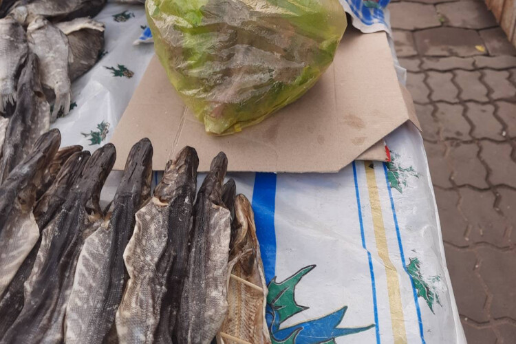 На ринку Шацька виявлено незаконний продаж риби
