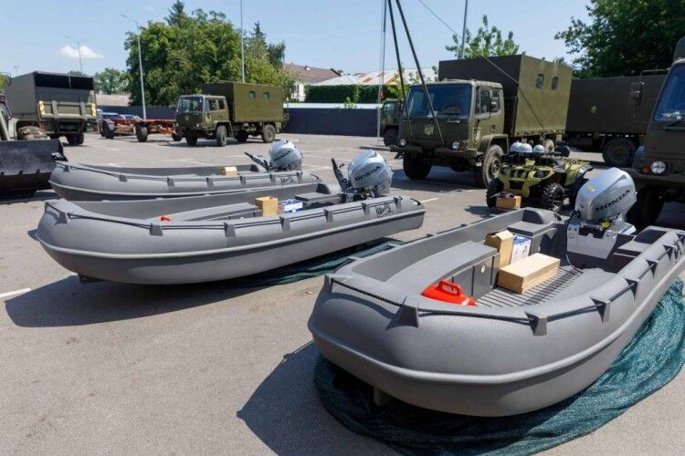 Нищити русню на землі, в повітрі, на воді: Порошенко везе на фронт більше тисячі FPV-дронів та іншу техніку