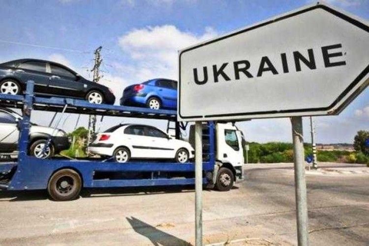 Литва зробила офіційну заяву щодо нерозмитнених авто в Україні