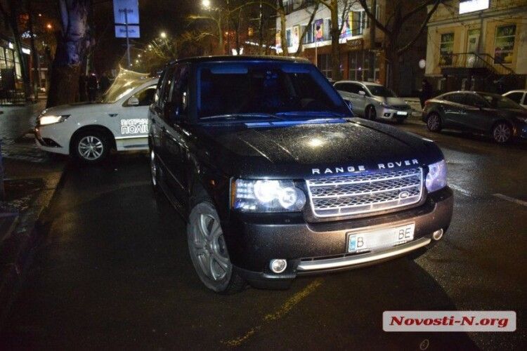 Чиновник ОДА втікав від поліцейських на Range Rover