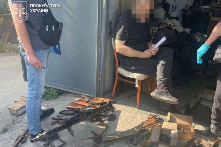 Судитимуть жителя Одеси, який незаконно збував зброю на Волинь
