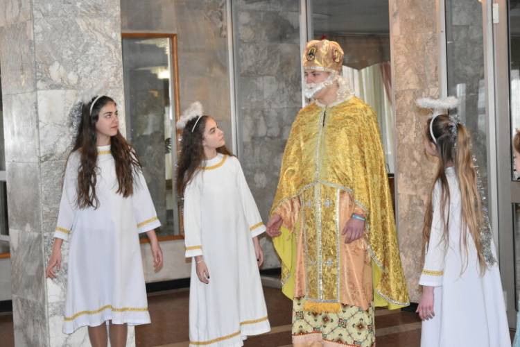 50 дітей із родин учасників АТО отримали чудові подарунки напередодні свят