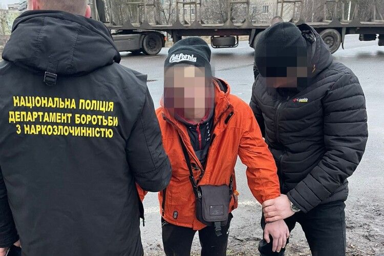 Волинянин продавав таблетки з умістом наркотиків: підозрюваний перебуватиме під вартою