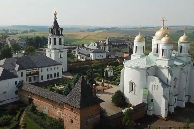 Прем'єр-міністр України доручив перевірити три монастирі на Волині 