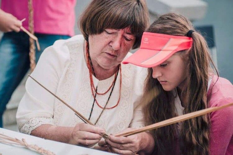 Відома волинська майстриня дасть майстер-клас з рогозоплетіння