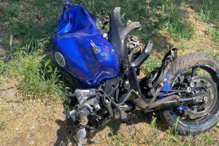 На Київщині мотоцикліст влетів у людей на переході
