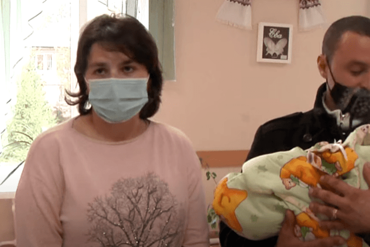 Волинські лікарі прооперували вагітну, після чого жінка народила (Відео) 