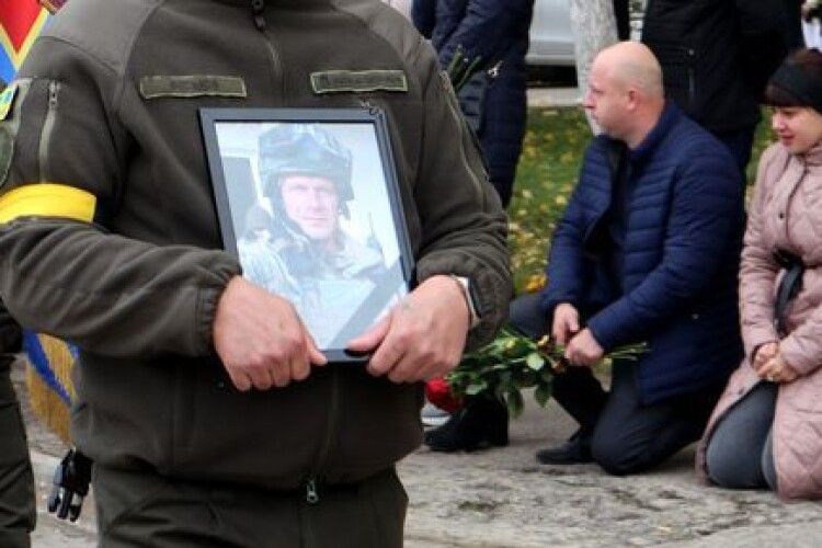 На Рівненщині попрощалися із штаб-сержантом, який загинув у ДТП на Дніпропетровщині (Фото)