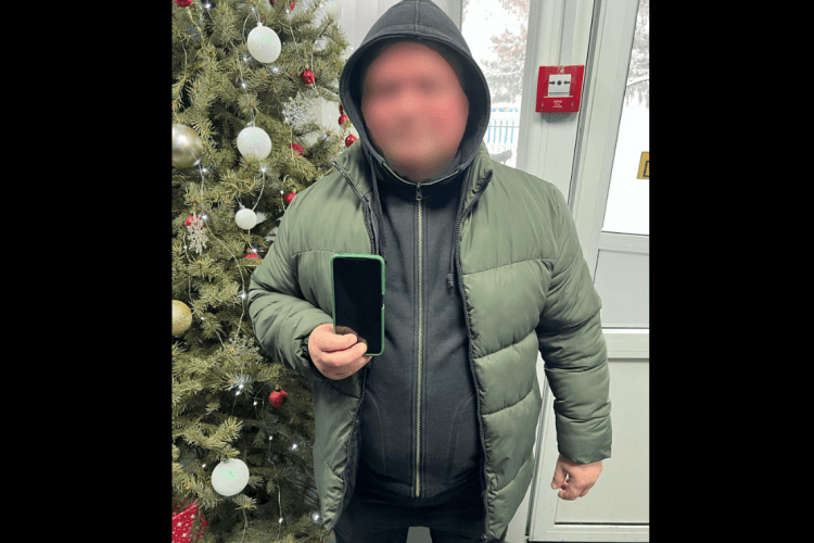 Загубив та вже й не сподівався: у Луцьку повернули телефон власнику