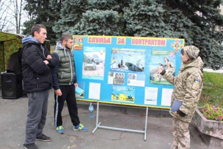 Любомль доплачує військовим-контрактникам 10 тисяч гриевнь