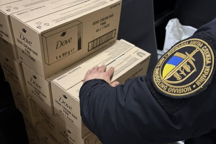 Волинська митниця зупинила поляка з милом, якого йому б вистачило на 180 років