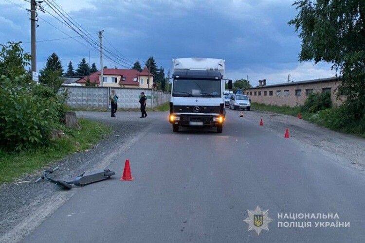 На Волині 11-річний хлопчик на самокаті потрапив під колеса вантажівки