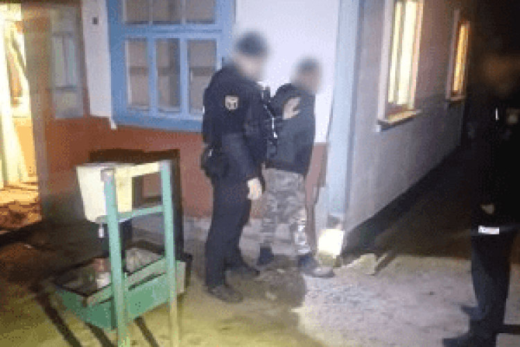 Волинянин побив знайому та погрожував гранатою