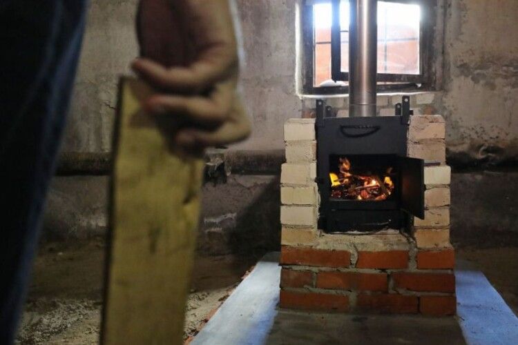 «Буржуйка в підвалі – не зайва річ. Не зліться. Тримаємось разом»